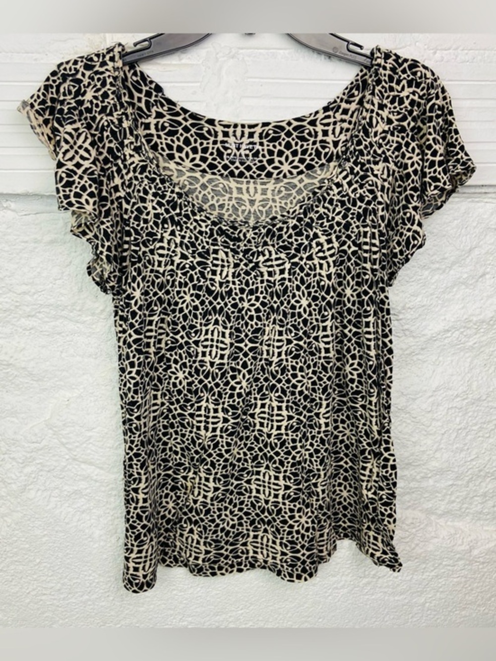 Elle must have Tee Black & Cream Geometric Scoop Neck Short Sleeve Top SZ M